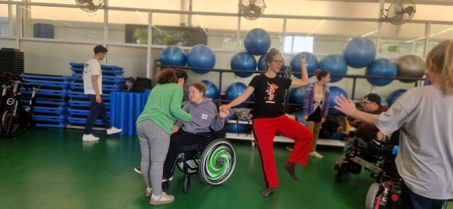 Dansa Inclusiva amb el grup de grans / Associació Trèvol